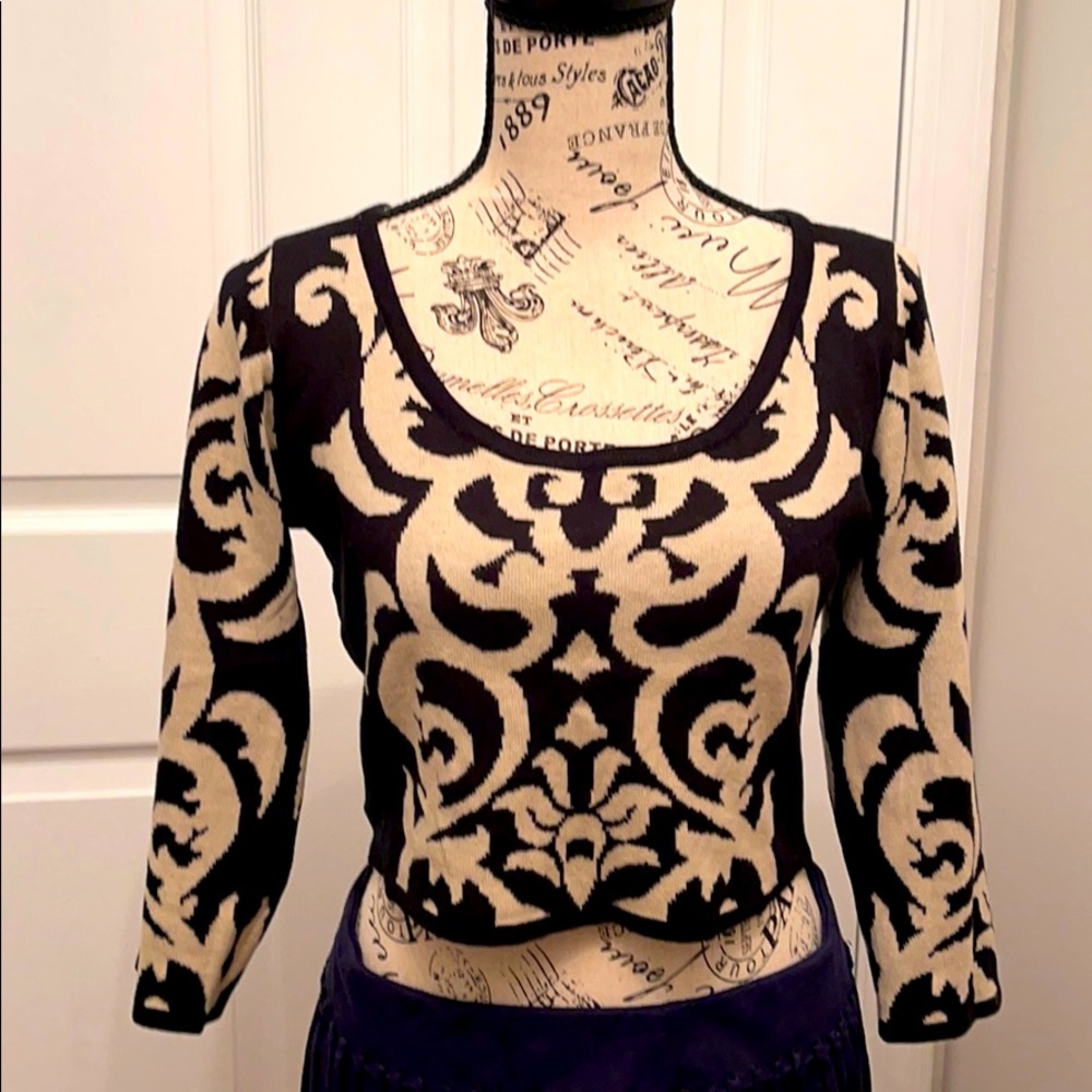 Blk n tan cropped sweater